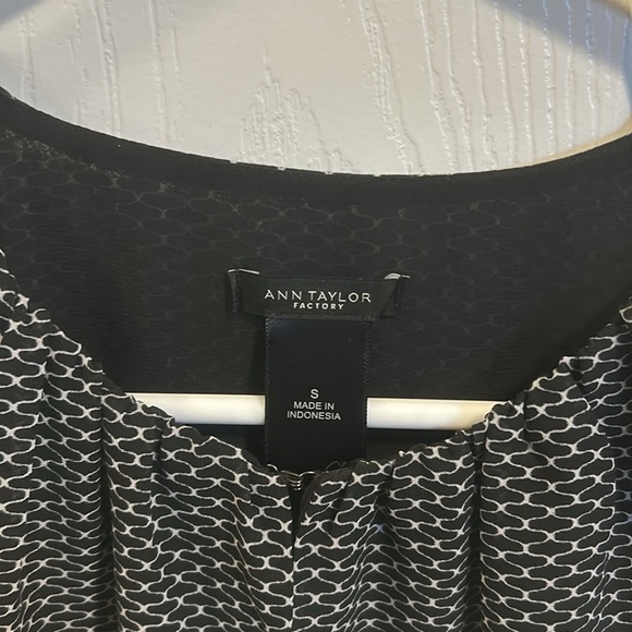 Ann Taylor dress shirt - Picture 2 of 2